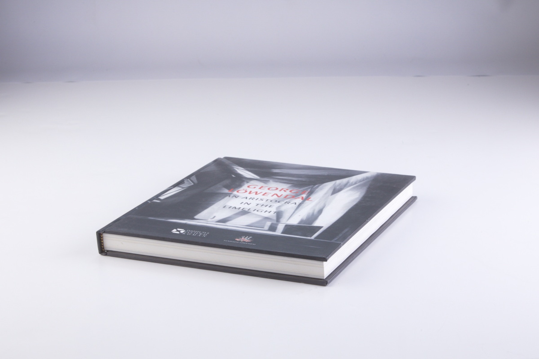 Carte cu copertă rigidă produsă de bookprinting.ro